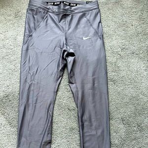 Nike women’s Speed tight fit leggings